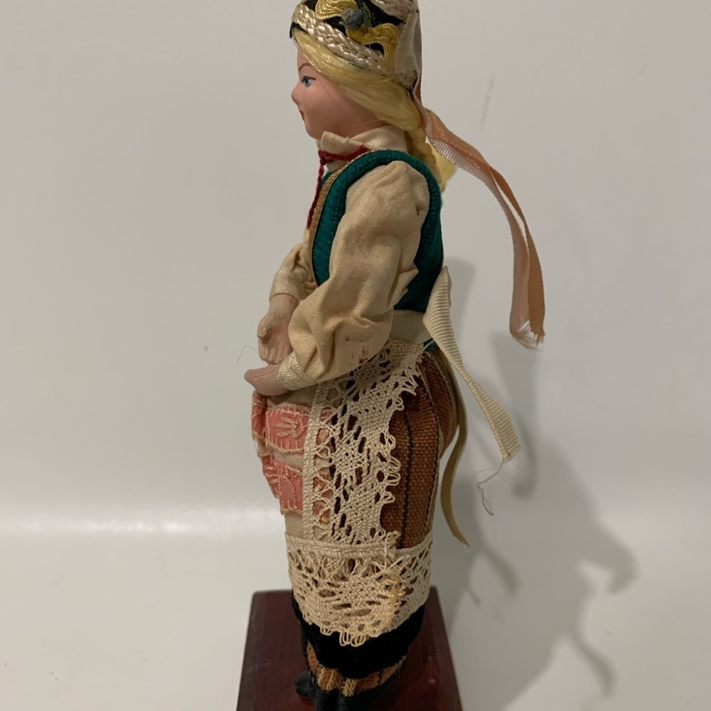 Traditional Doll with Colorful Dress from Poland - Picture 3 of 6